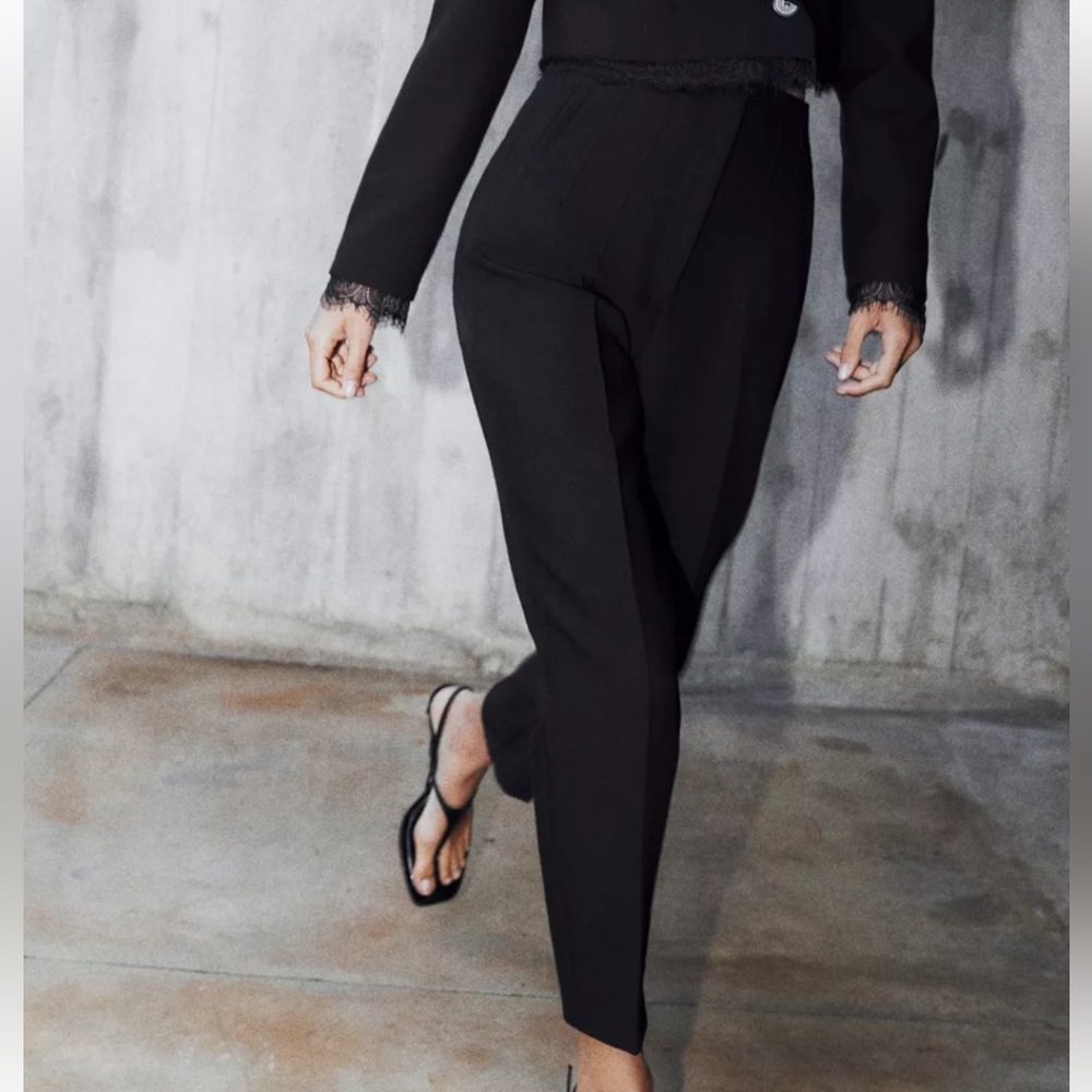 Zara Black High-Rise Cropped Women's Pants.